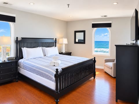 Bikini Bottom Topsail - Ocean Front; 2 King Suites