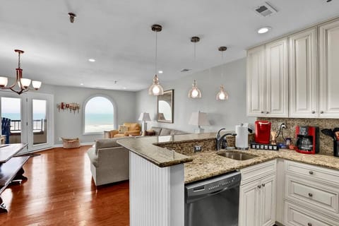 Bikini Bottom - Ocean Front; 2 Master Suites