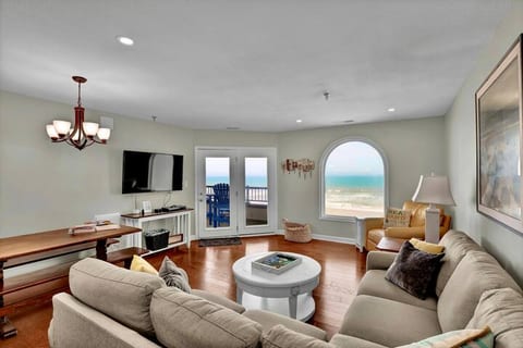 Bikini Bottom - Ocean Front; 2 Master Suites