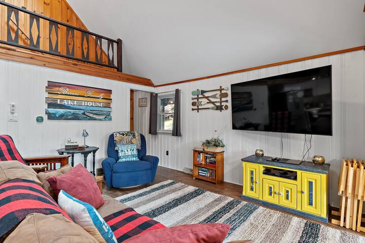 Lake House on Belleau Lake; Hot Tub, Kayaks! - Wakefield Lake House on Belleau Lake; Hot Tub, Kayaks! - Wakefield