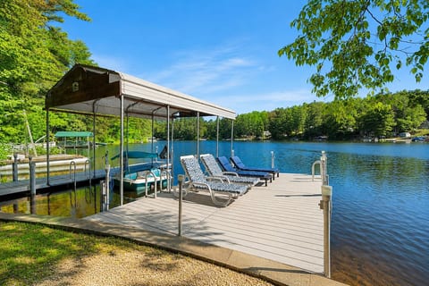 Lakefront Home-Stunning Views-Hot Tub, 3100 sqft! image 4