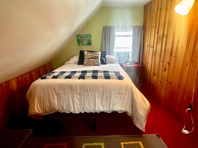 Lake House on Belleau Lake; Hot Tub, Kayaks! - Wakefield Lake House on Belleau Lake; Hot Tub, Kayaks! - Wakefield