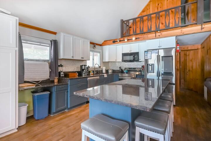 Lake House on Belleau Lake; Hot Tub, Kayaks! - Wakefield Lake House on Belleau Lake; Hot Tub, Kayaks! - Wakefield
