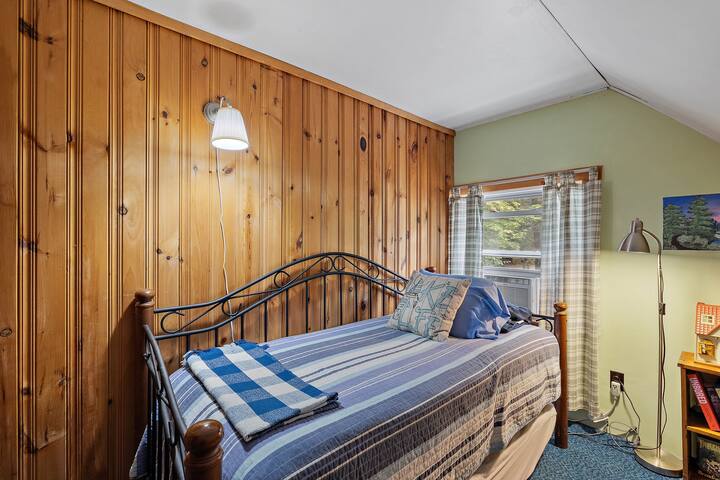 Lake House on Belleau Lake; Hot Tub, Kayaks! - Wakefield Lake House on Belleau Lake; Hot Tub, Kayaks! - Wakefield