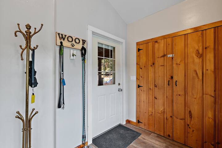 Lake House on Belleau Lake; Hot Tub, Kayaks! - Wakefield Lake House on Belleau Lake; Hot Tub, Kayaks! - Wakefield