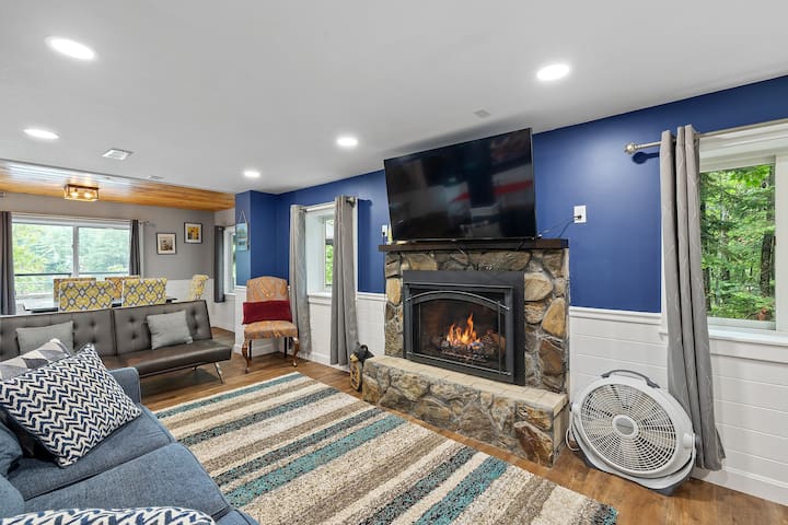 Lake House on Belleau Lake; Hot Tub, Kayaks! - Wakefield Lake House on Belleau Lake; Hot Tub, Kayaks! - Wakefield