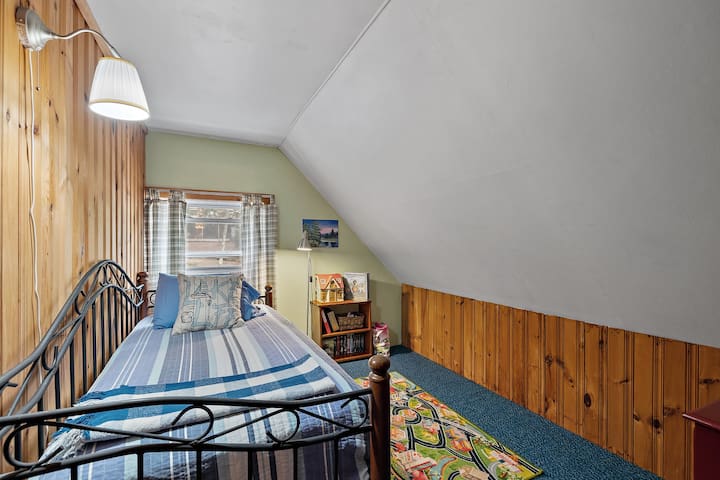 Lake House on Belleau Lake; Hot Tub, Kayaks! - Wakefield Lake House on Belleau Lake; Hot Tub, Kayaks! - Wakefield