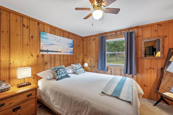 Lake House on Belleau Lake; Hot Tub, Kayaks! - Wakefield Lake House on Belleau Lake; Hot Tub, Kayaks! - Wakefield