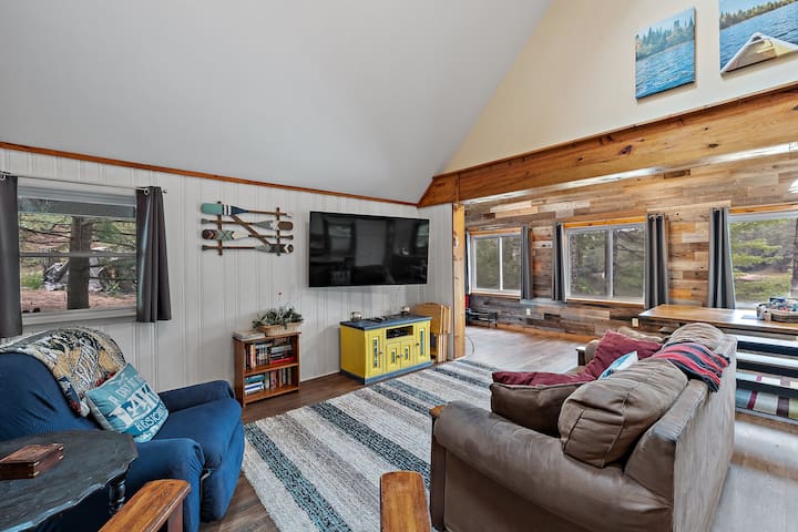 Lake House on Belleau Lake; Hot Tub, Kayaks! - Wakefield Lake House on Belleau Lake; Hot Tub, Kayaks! - Wakefield