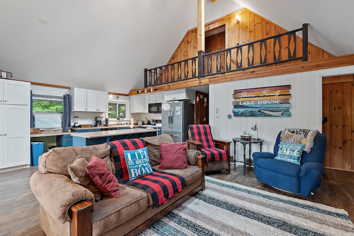 Lake House on Belleau Lake; Hot Tub, Kayaks! - Wakefield Lake House on Belleau Lake; Hot Tub, Kayaks! - Wakefield