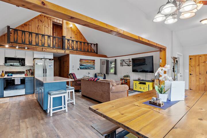 Lake House on Belleau Lake; Hot Tub, Kayaks! - Wakefield Lake House on Belleau Lake; Hot Tub, Kayaks! - Wakefield
