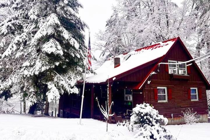 Lake House on Belleau Lake; Hot Tub, Kayaks! - Wakefield Lake House on Belleau Lake; Hot Tub, Kayaks! - Wakefield
