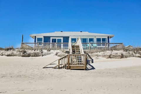 OCEANFRONT + Stunning Views! Close to Restaurants