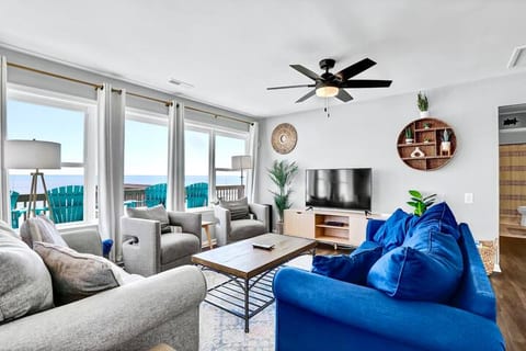 OCEANFRONT + Stunning Views! Close to Restaurants