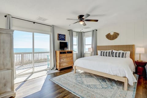 OCEANFRONT + Stunning Views! Close to Restaurants