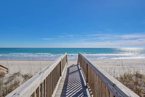 OCEANFRONT + Stunning Views! Close to Restaurants