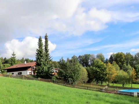 Mühlberg mit Pool