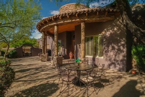 Relax on the covered patio with seating to enjoy your morning coffee or bring your favorite cocktail to watch the Arizona sunset.
