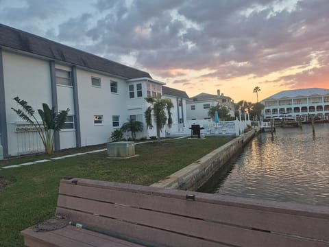 Funshine Pointe Capri - Newly Renovated - Intercoastal Views