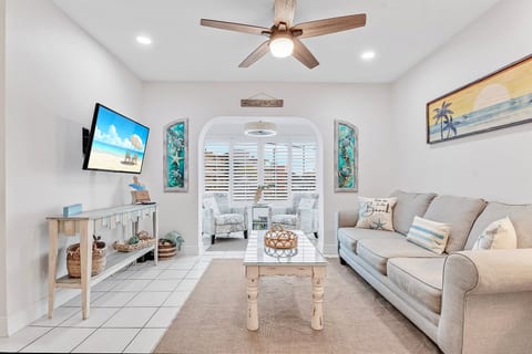 Funshine Pointe Capri - Newly Renovated - Intercoastal Views