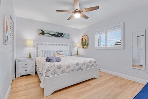 Funshine Pointe Capri - Newly Renovated - Intercoastal Views