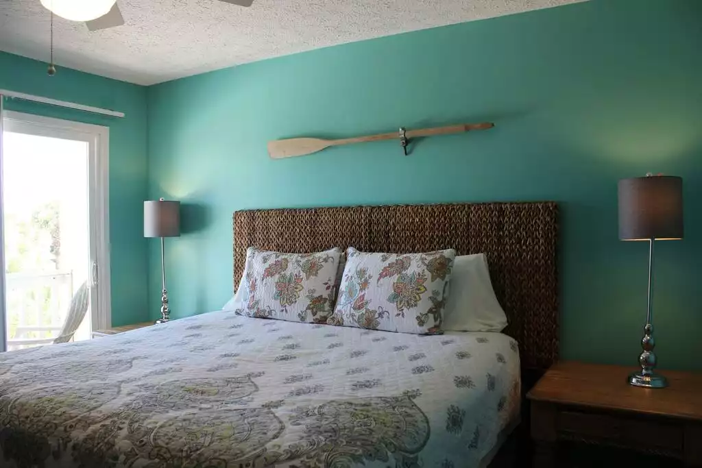 One king bed - FishingShack(#2)-1block off the Gulf-Pets ok-Views - GRANDE POINTE