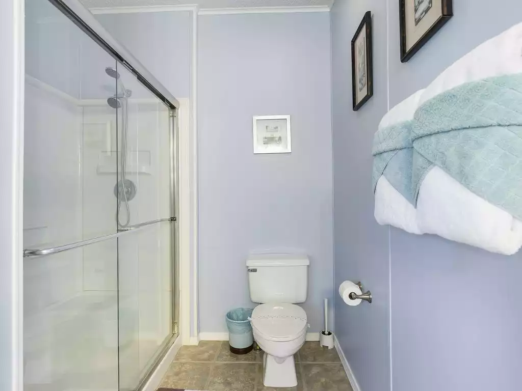 Master bath has walk in shower, family bathroom has full bath & overhead show Master bath has walk in shower, family bathroom has full bath & overhead show - Sleepy at Vista - Kissimmee