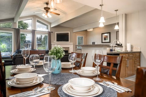 D@home Spacious &comfy by Glenmore /Heritage Park