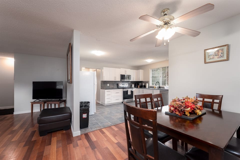 H@Home 5BR2BTH cerca de YYC/Deerfoot Mall/DT - Calgary