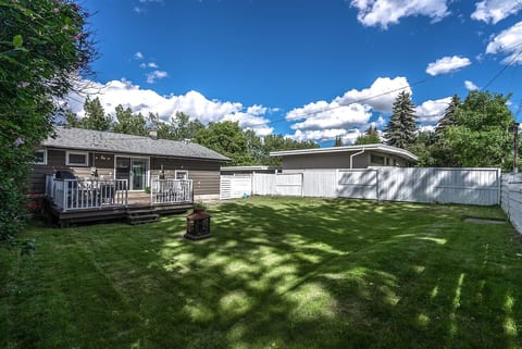A@Home  Cozy ,Family 4 BR+3 BAH by Chinook Mall