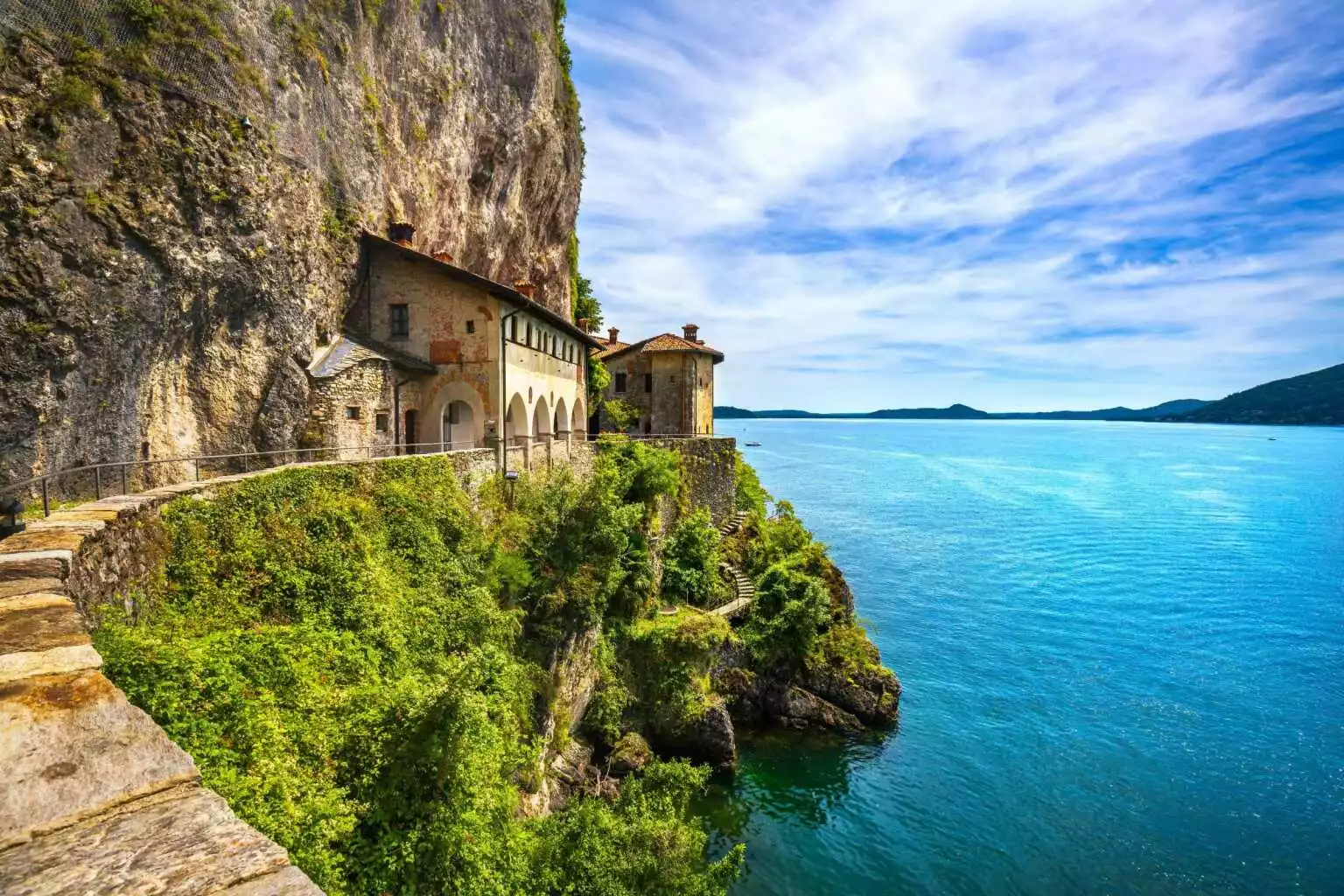 Hermitage of Santa Caterina del Sasso - Casa Fiorita Pool and Lake - Leggiuno