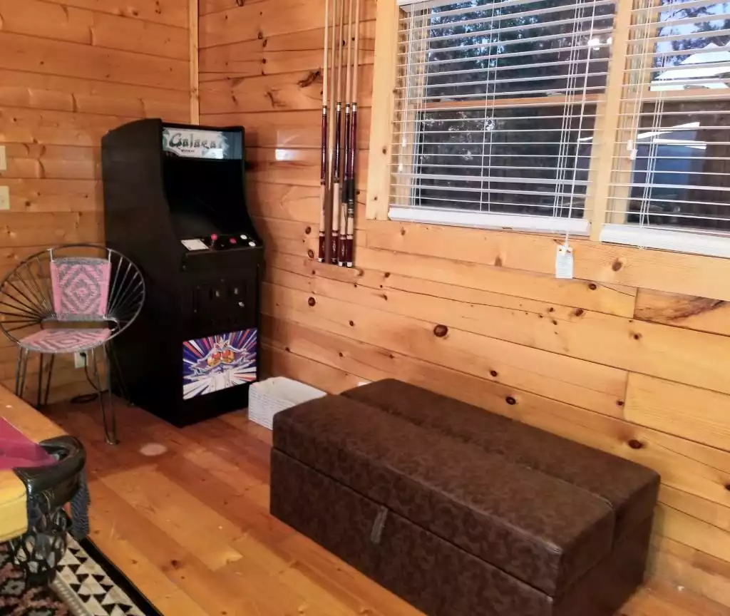 ottoman that pulls out to twin bed - Bear Hugs Cabin Mt Sunset Views Hot Tub Pool Table - Pigeon Forge