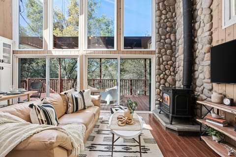 Unique cabin, 2 miles from Sequoia National park