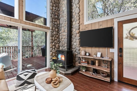 Unique cabin, 2 miles  from Sequoia National park