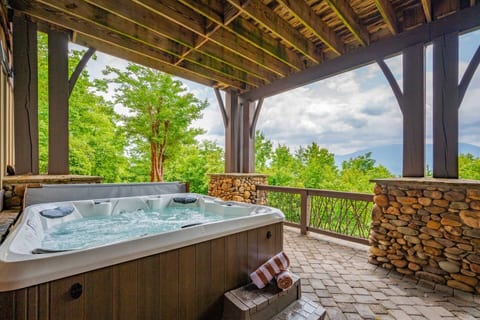 Six Diamonds | VIEWS/Theatre/Tub/Game/Fire/Slp 20