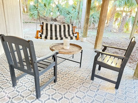 Edisto Treehouse: 3 Min to Beach, Pet Friendly