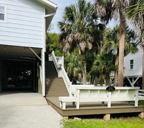 Edisto Treehouse: 3 Min to Beach, Pet Friendly