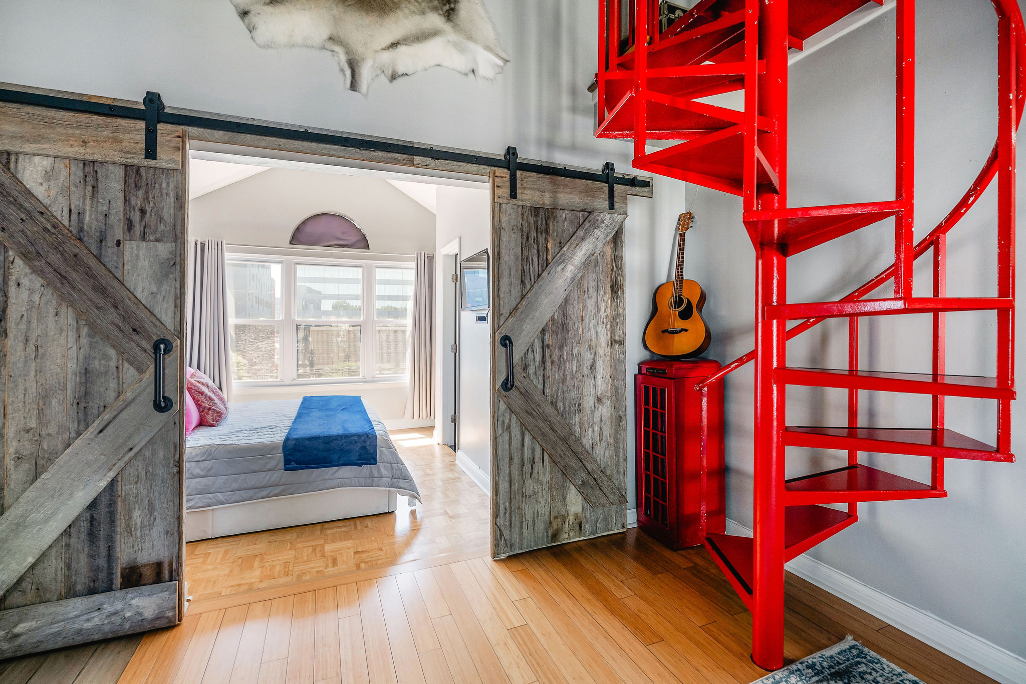 Taylor'd Dolly! Walk everywhere! Coolest Loft!