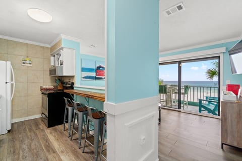 "The place is well-stocked, clean, tastefully decorated with a beach theme. It is spacious, has a washer and dryer, tub and shower, plus the view to die for!" -Terry W.
