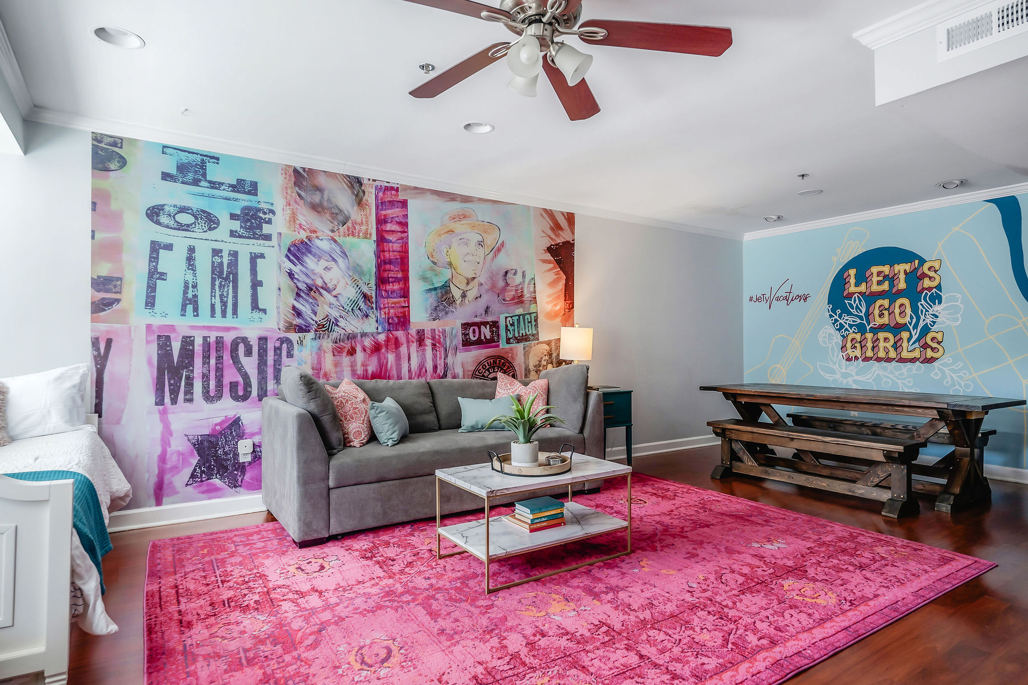 Shania's Neon Moon! Walk 2 Broadway! Townhome on 2nd Ave!