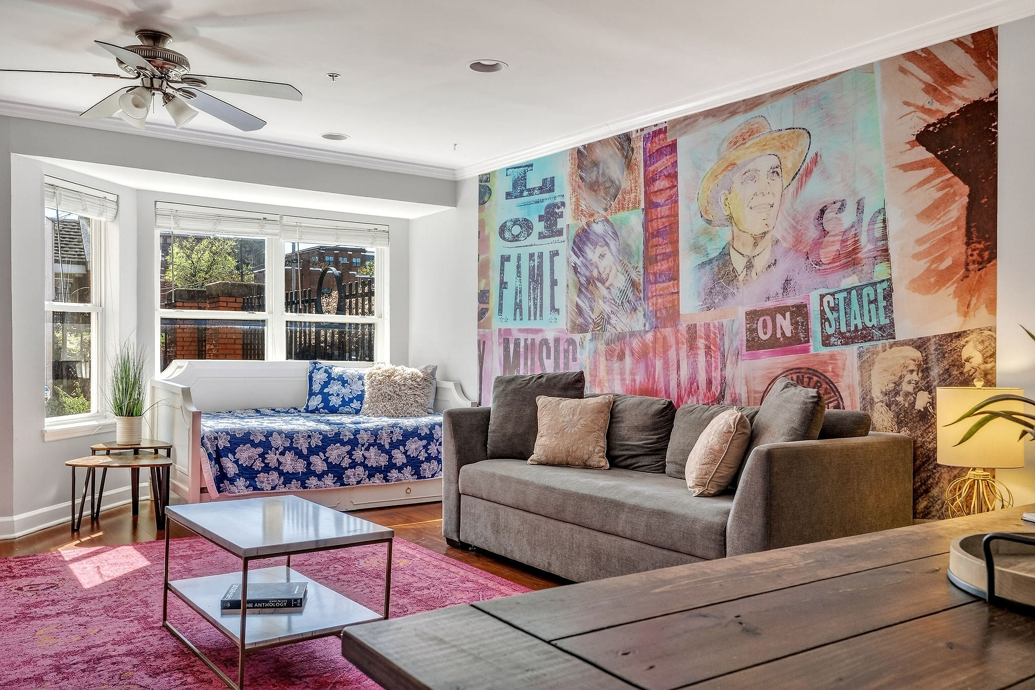 Shania's Neon Moon! Walk 2 Broadway! Townhome on 2nd Ave!