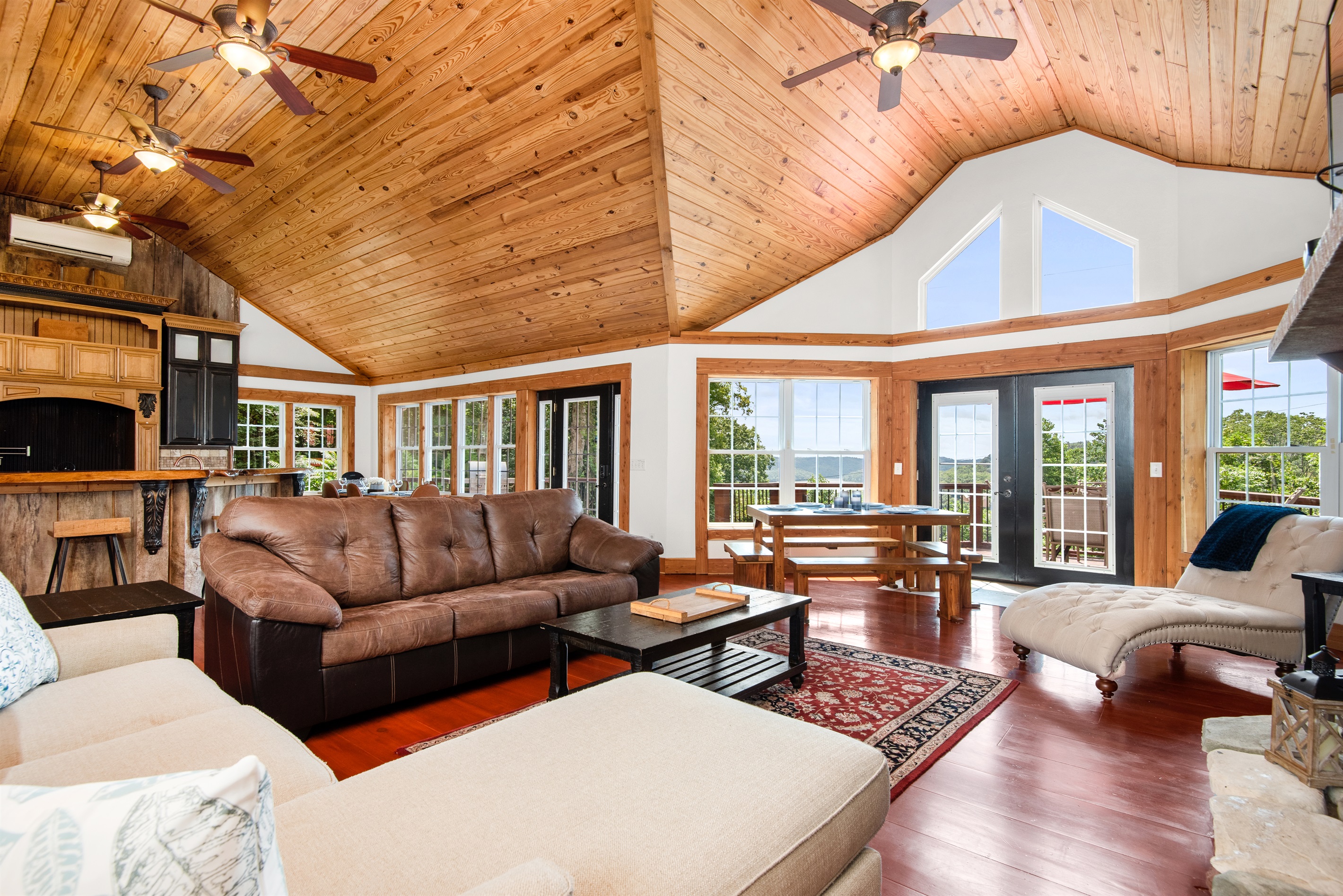 breathtaking-center-hill-lake-view-chalet!-hot-tub!/