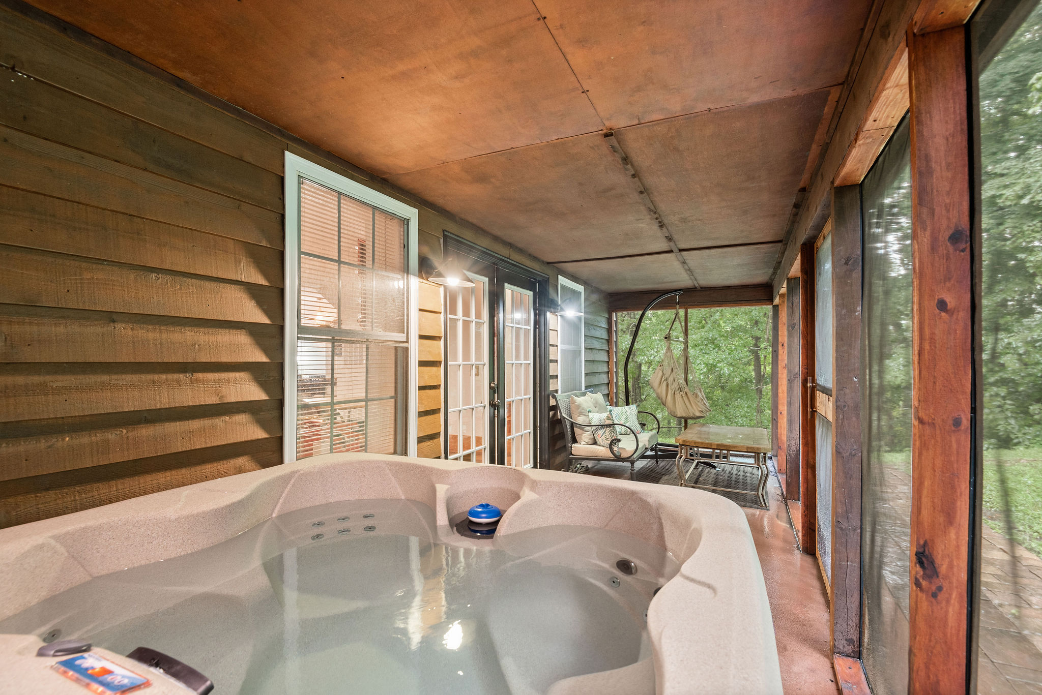 breathtaking-center-hill-lake-view-chalet!-hot-tub!/