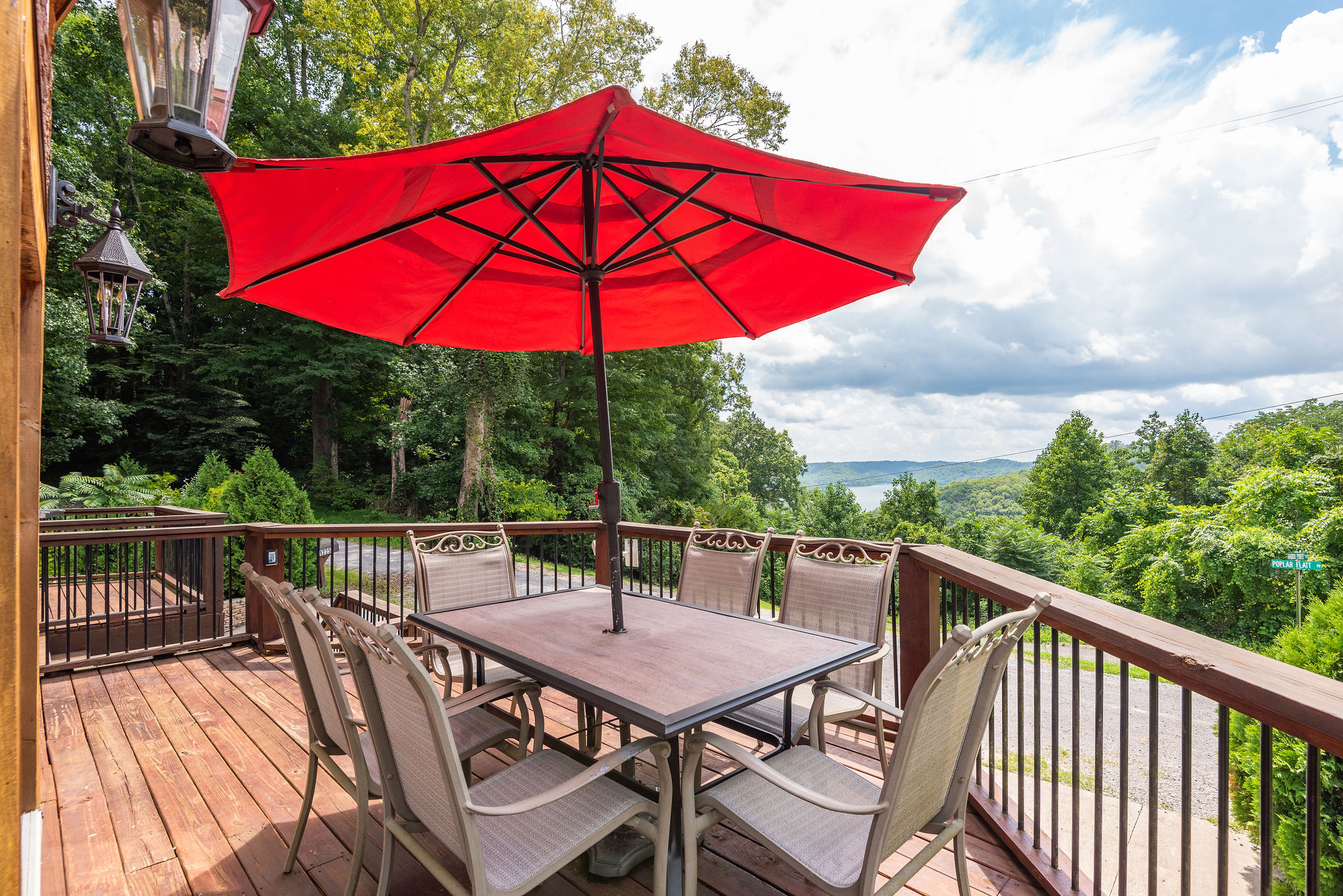 breathtaking-center-hill-lake-view-chalet!-hot-tub!/