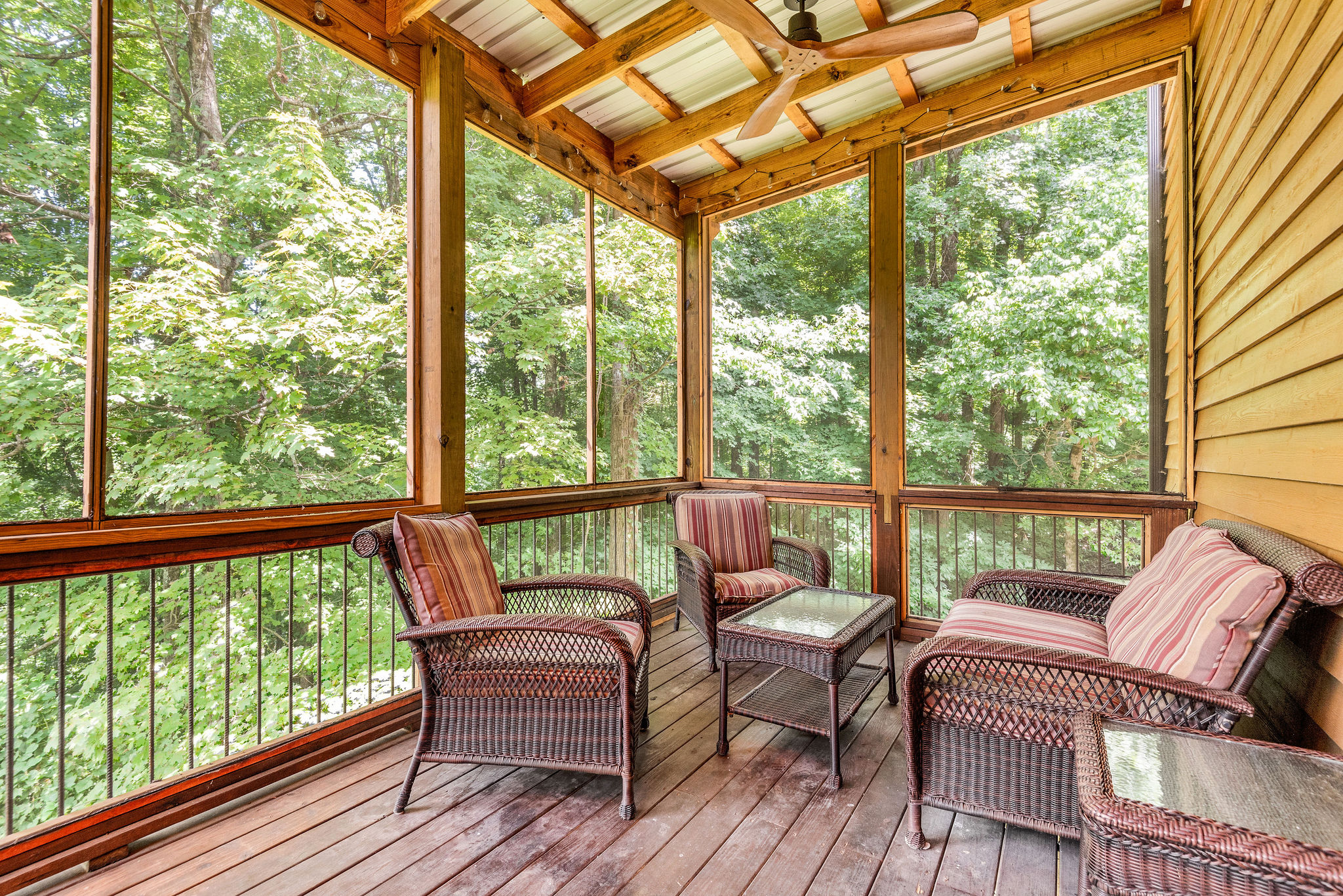 breathtaking-center-hill-lake-view-chalet!-hot-tub!/