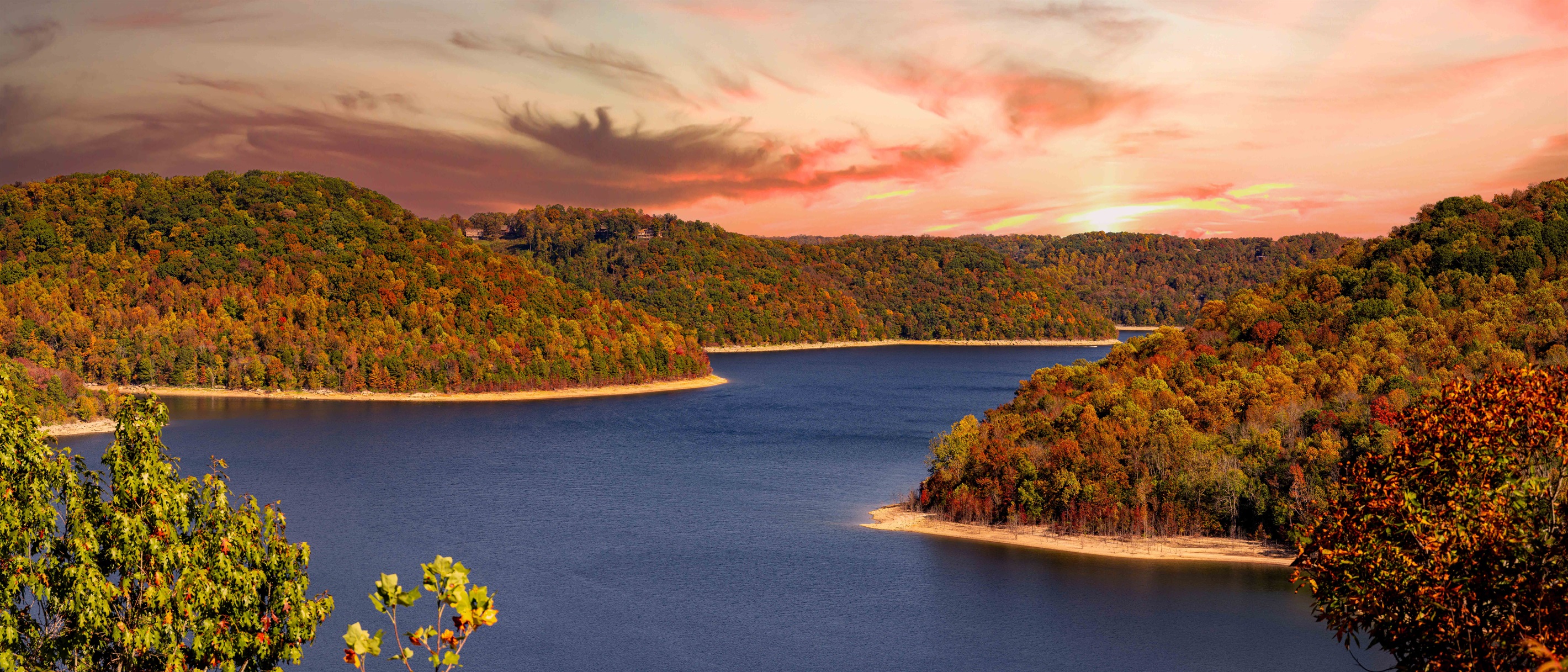 breathtaking-center-hill-lake-view-chalet!-hot-tub!/