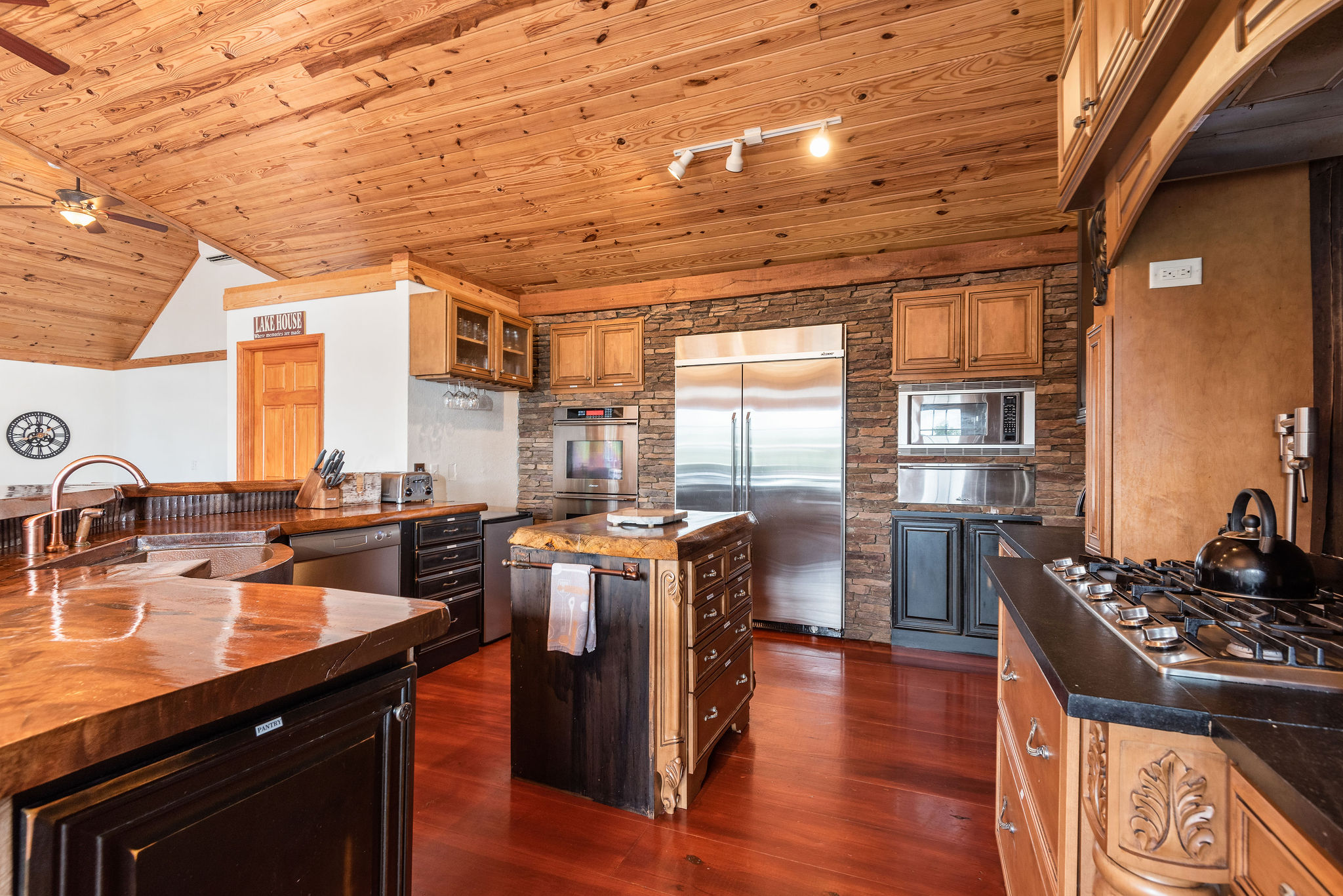 breathtaking-center-hill-lake-view-chalet!-hot-tub!/