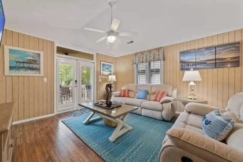 SUMMER COTTAGE BEACH HOUSE ON SHORE DRIVE
