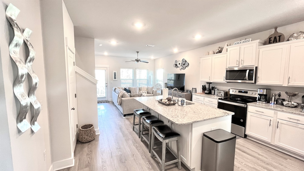 Spacious kitchen with large island to enjoy a quick meal! Perdido Retreat - Modern Luxury near Beaches!