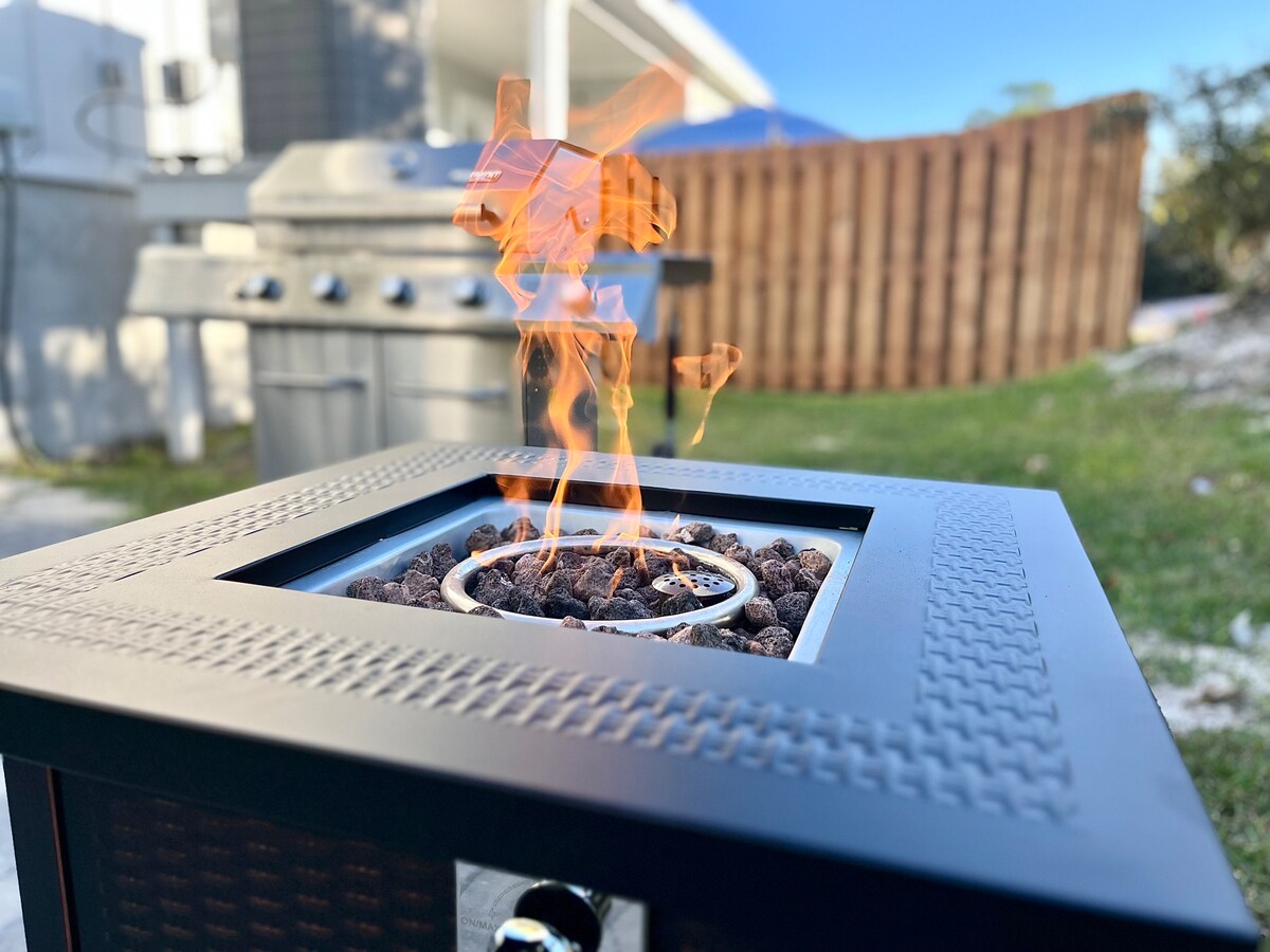 Nothing like a fire pit for relaxing evenings after a fun day! Perdido Retreat - Modern Luxury near Beaches!